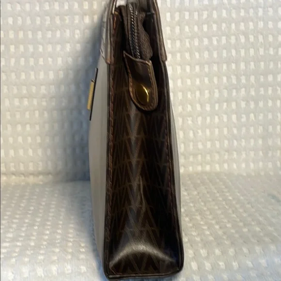 Mario Valentino Clutch